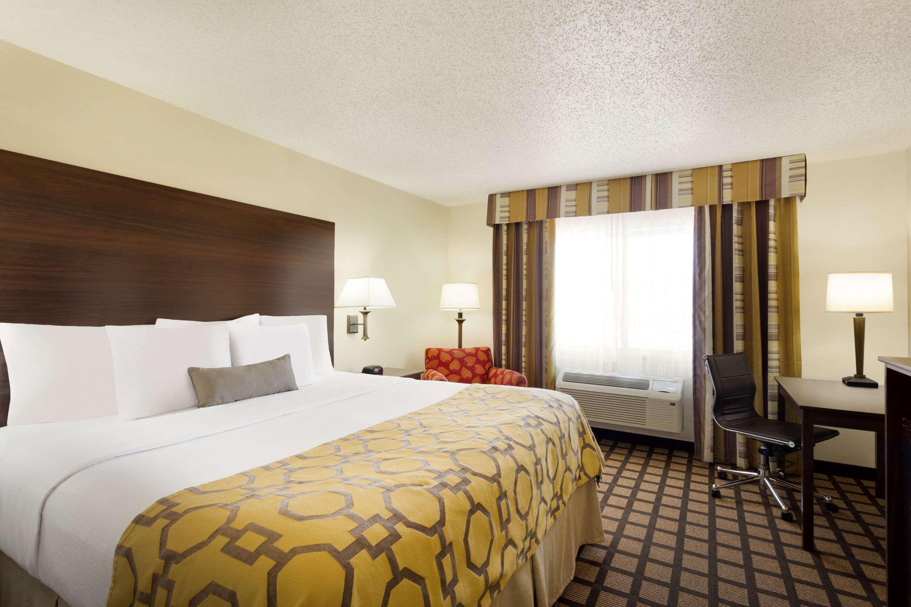 Baymont By Wyndham Salina Hotel Luaran gambar