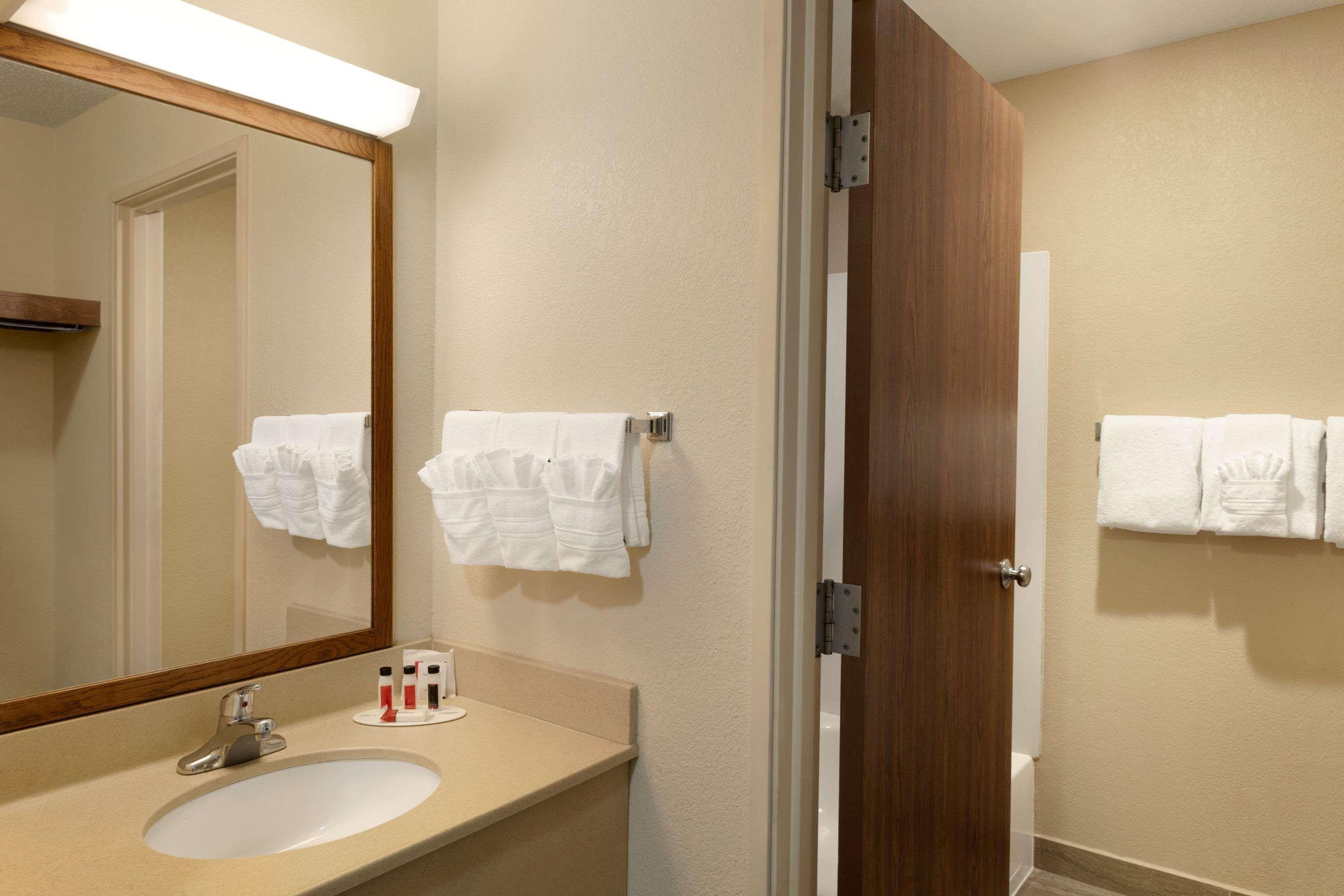 Baymont By Wyndham Salina Hotel Luaran gambar