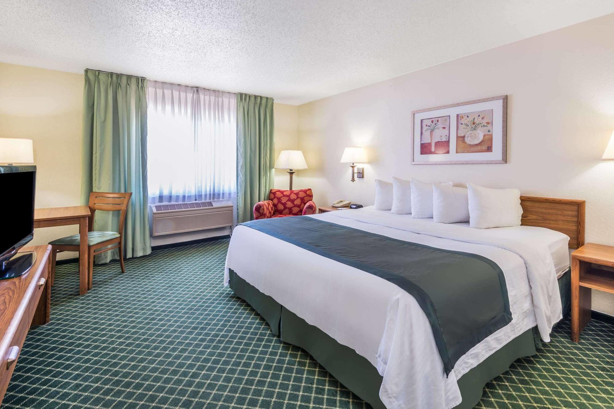 Baymont By Wyndham Salina Hotel Luaran gambar